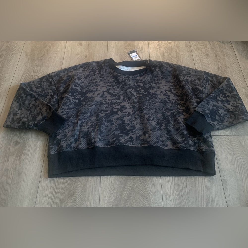 Under armour woman’s rival fleece camouflage crew